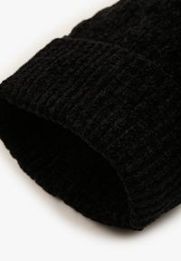 Renee - Czarna Czapka w Ozdobny Warkoczowy Splot z Pomponem Emmilae. Kolor: czarny. Materiał: dzianina, materiał. Wzór: ze splotem. Styl: casual, elegancki #2