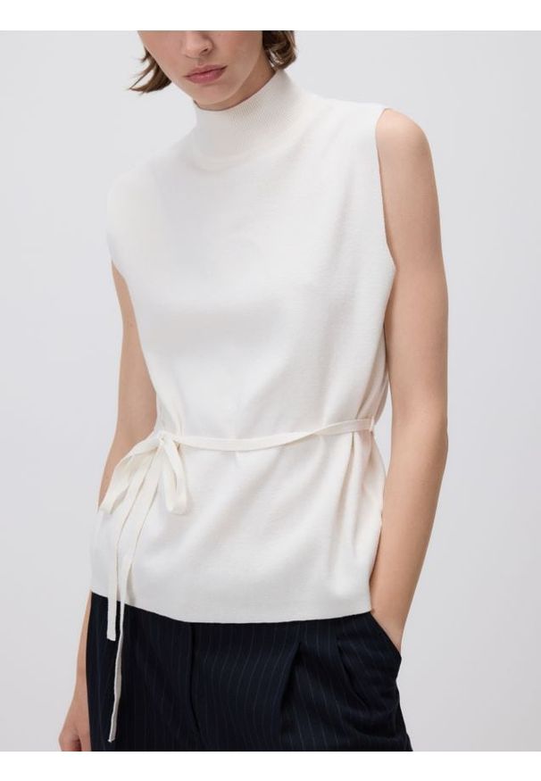 Reserved - Dzianinowy top z wiązaniem - kremowy. Kolor: kremowy. Materiał: dzianina