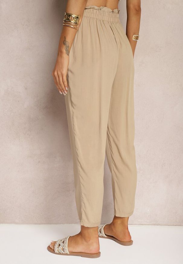 Renee - Beżowe Spodnie z Bawełny Typu Paper Bag High Waist z Gumką w Talii Kitanea. Okazja: na co dzień, do pracy. Stan: podwyższony. Kolor: beżowy. Materiał: bawełna. Styl: casual