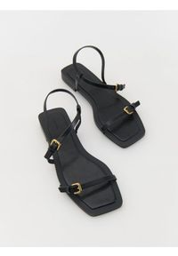 Reserved - Skórzane sandały z paskami - czarny. Zapięcie: pasek. Kolor: czarny. Materiał: skóra