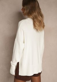 Renee - Biały Gładki Golf Casual Ralloria. Okazja: na co dzień. Typ kołnierza: golf. Kolor: biały. Materiał: jeans, prążkowany. Długość rękawa: długi rękaw. Długość: długie. Wzór: gładki. Styl: casual #3