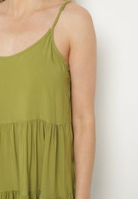 Born2be - Zielona Rozkloszowana Sukienka z Bawełny na Ramiączkach z Falbanami Lilivane. Okazja: na spacer, na co dzień. Kolor: zielony. Materiał: bawełna. Długość rękawa: na ramiączkach. Sezon: wiosna, lato. Typ sukienki: proste. Styl: casual #2