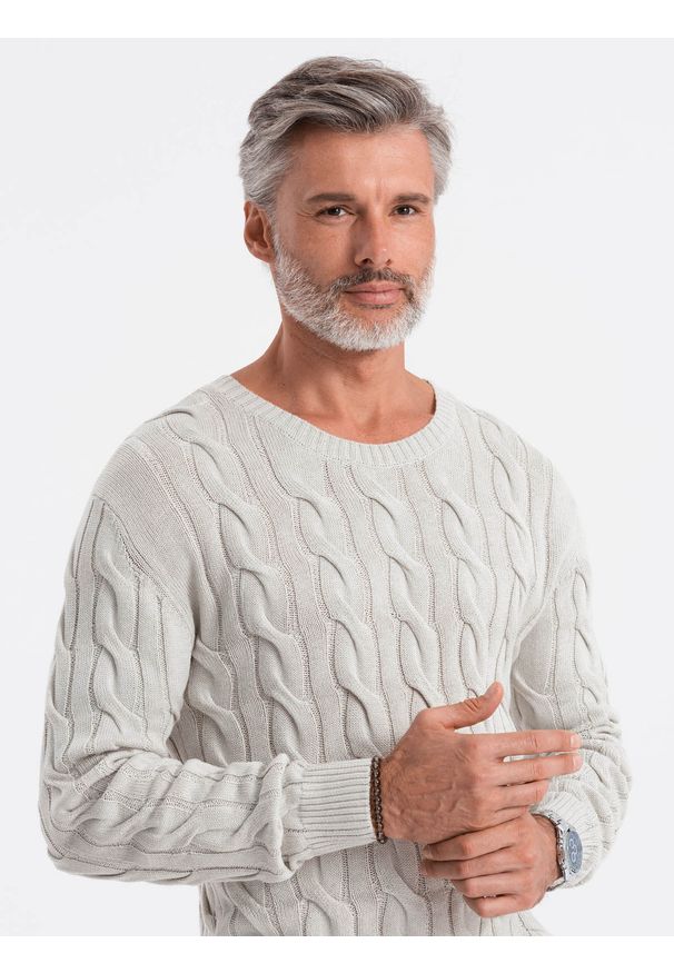 Ombre Clothing - Sweter męski z warkoczowym splotem - kremowy V1 E195 - XXL. Okazja: na co dzień. Kolor: biały. Materiał: bawełna, jeans, akryl. Wzór: ze splotem. Styl: klasyczny, elegancki, casual