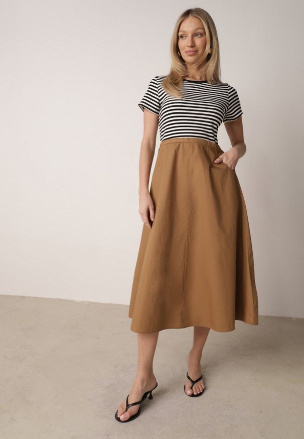 Born2be - Czarno-Beżowa Rozkloszowana Sukienka z Bawełny z Górą w Paski Aethephaia. Okazja: na co dzień. Kolor: czarny. Materiał: bawełna. Wzór: paski. Sezon: lato. Typ sukienki: proste, rozkloszowane. Styl: klasyczny, casual