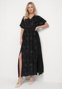 Born2be - Czarna Wiskozowa Sukienka z Metaliczną Nicią i Haftem Nelvesia. Okazja: na co dzień. Kolor: czarny. Materiał: wiskoza. Wzór: haft. Sezon: wiosna. Styl: klasyczny, casual, elegancki #1