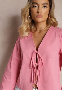 Renee - Różowa Bluzka z Bawełny Narzutka z Wiązaniami i Rękawami Typu Nietoperz Delorea. Kolor: różowy. Materiał: bawełna #5