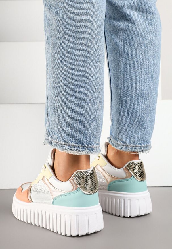 Born2be - Biało-Pomarańczowe Sneakersy na Grubej Tłoczonej Podeszwie z Perforacją i Panterką Odivila. Kolor: biały. Materiał: jeans. Wzór: motyw zwierzęcy