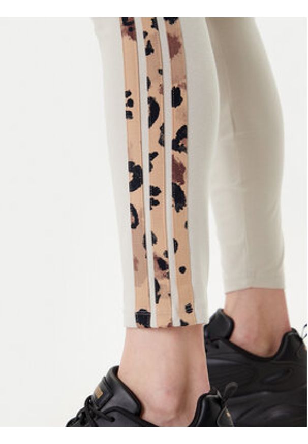 Adidas - adidas Legginsy Animal Print 3-Stripes JM1867 Beżowy Slim Fit. Kolor: beżowy. Materiał: bawełna. Wzór: nadruk