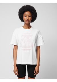 outhorn - T-shirt oversize z nadrukiem damski Outhorn - złamana biel. Kolor: biały. Materiał: bawełna, dzianina. Długość rękawa: krótki rękaw. Długość: krótkie. Wzór: nadruk