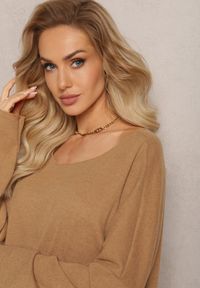 Renee - Ciemnobeżowy Sweter o Luźnym Kroju Adaoma. Kolor: beżowy. Materiał: dzianina, tkanina. Wzór: gładki #5