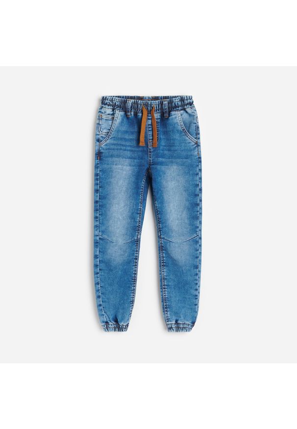Reserved - Joggery z bardzo miękkiego jeansu - Niebieski. Kolor: niebieski. Materiał: jeans