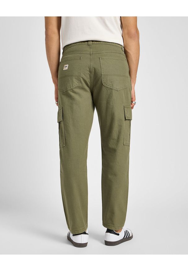 Lee - LEE MĘSKIE SPODNIE MATERIAŁOWE CARGO PANT MERCANTILE GREEN 112355782 L72K008526