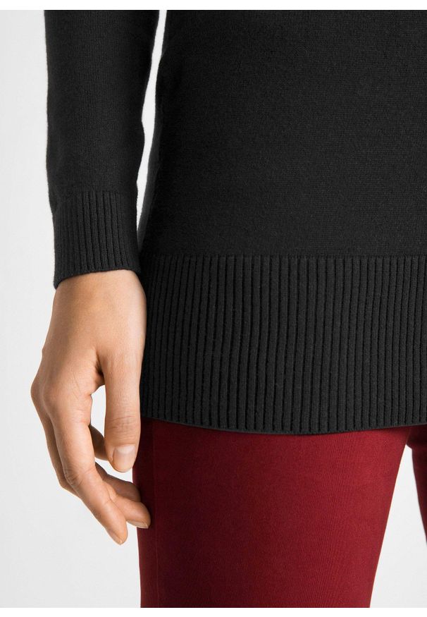 bonprix - Długi sweter basic z dekoltem w serek. Typ kołnierza: dekolt w serek. Kolor: czarny. Materiał: dzianina. Długość: długie. Wzór: gładki, ze splotem