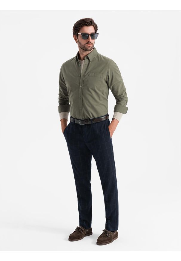 Ombre Clothing - Bawełniana męska koszula REGULAR FIT z kieszenią - khaki V4 OM-SHOS-0153 - XXL. Typ kołnierza: kołnierzyk klasyczny. Kolor: brązowy. Materiał: bawełna. Długość rękawa: długi rękaw. Długość: długie. Styl: klasyczny