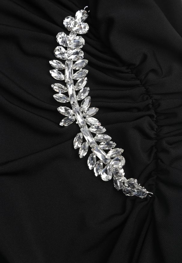 Renee - Czarna Koktajlowa Sukienka z Drapowaniem i Aplikacją z Cyrkoniami Corirephis. Okazja: na imprezę. Kolor: czarny. Wzór: aplikacja. Styl: wizytowy