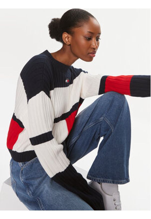 Tommy Jeans Sweter Colorblock Badge DW0DW18117 Kolorowy Regular Fit. Materiał: bawełna. Wzór: kolorowy