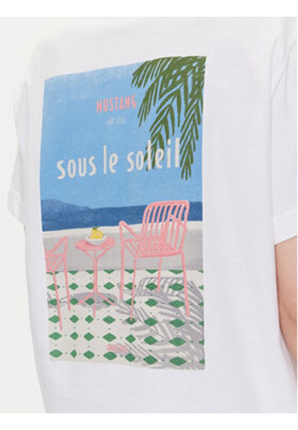 Mustang T-Shirt Floris 1016158 Biały Relaxed Fit. Kolor: biały. Materiał: bawełna
