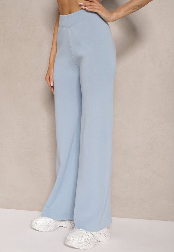 Renee - Niebieskie Szerokie Spodnie z Wiskozą Eralenna. Okazja: na co dzień. Kolor: niebieski. Materiał: wiskoza. Wzór: aplikacja. Styl: elegancki, casual, klasyczny