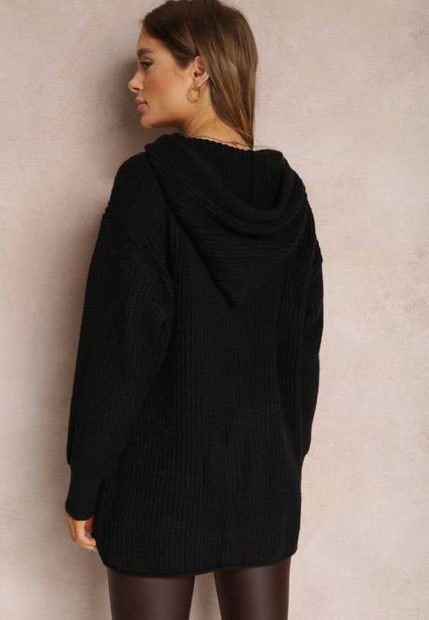 Renee - Czarny Sweter Oversize z Kapturem Ukuroa. Okazja: na co dzień. Typ kołnierza: kaptur. Kolor: czarny. Materiał: jeans. Wzór: aplikacja. Styl: casual