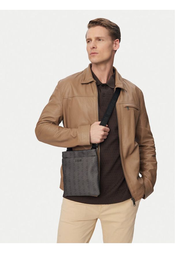 Just Cavalli Saszetka 80QA4B44 ZSD82 Szary. Kolor: szary. Materiał: skóra