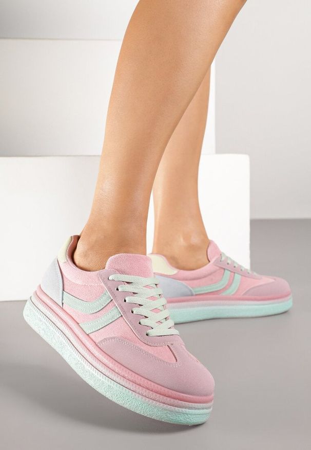 Renee - Różowe Sneakersy Typu Kultowe Tenisówki na Niskiej Platformie Olritia. Nosek buta: okrągły. Zapięcie: sznurówki. Kolor: różowy. Materiał: materiał. Obcas: na platformie. Wysokość obcasa: niski