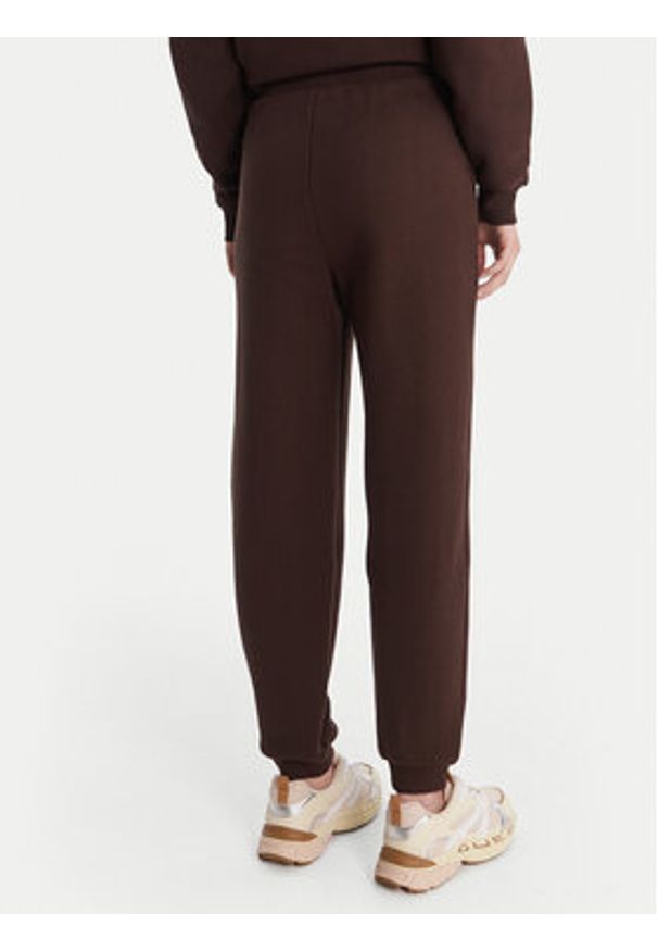 Guess Spodnie dresowe V6RB15 K9V31 Brązowy Regular Fit. Kolor: brązowy. Materiał: bawełna