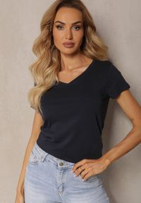 Renee - Granatowy T-shirt Mirasura. Kolor: niebieski. Materiał: dzianina. Długość rękawa: krótki rękaw. Długość: krótkie. Wzór: gładki #3