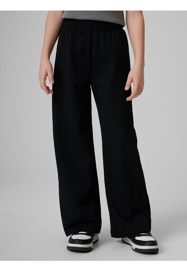 4f - 4F Spodnie dresowe z szerokimi nogawkami dziewczęce - czarne 164 (13-14 lat). Okazja: na spacer, na co dzień, na uczelnię. Stan: podwyższony. Kolor: czarny. Materiał: dresówka. Sezon: lato. Styl: casual