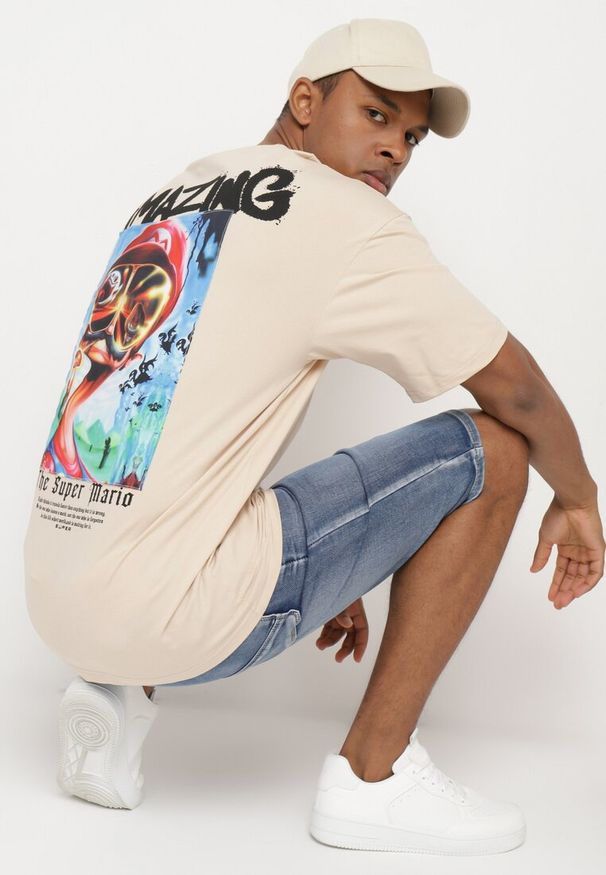 Born2be - Beżowa Koszulka Bawełniana Oversize z Nadrukiem z Przodu i na Plecach Mannesha. Kolor: beżowy. Materiał: bawełna. Wzór: nadruk