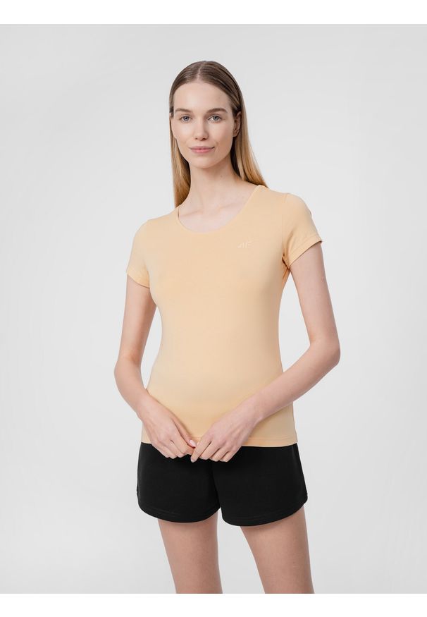 4f - T-shirt regular gładki damski. Kolor: beżowy. Materiał: bawełna, dzianina. Wzór: gładki