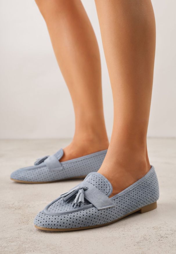 Born2be - Niebieskie Mokasyny z Imitacji Zamszu z Ozdobną Perforacją i Frędzlami Yenone. Okazja: na co dzień, na spotkanie biznesowe, do pracy. Kolor: niebieski. Materiał: zamsz. Styl: casual, biznesowy, klasyczny