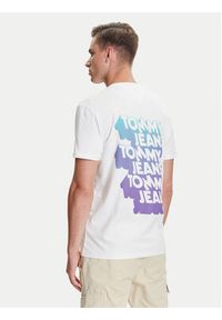 Tommy Jeans T-Shirt Stack Backprint DM0DM21589 Biały Regular Fit. Kolor: biały. Materiał: bawełna