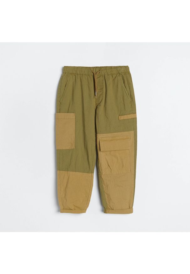 Reserved - Bawełniane spodnie cargo - Khaki. Kolor: brązowy. Materiał: bawełna