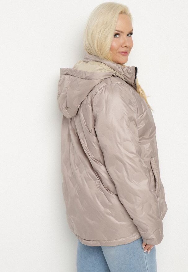 Born2be - Ciemnobeżowa Kurtka Dwustronna z Odpinanym Kapturem Frolbia. Okazja: na co dzień. Kolor: beżowy. Materiał: jeans. Wzór: gładki. Styl: casual, elegancki, klasyczny