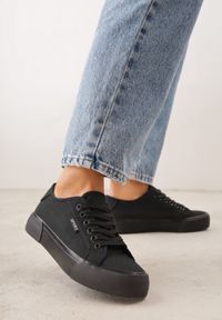 Born2be - Czarne Trampki VICES Ozdobione Napisem Riovanne. Okazja: na co dzień. Kolor: czarny. Wzór: aplikacja, napisy. Styl: casual, elegancki, klasyczny #1