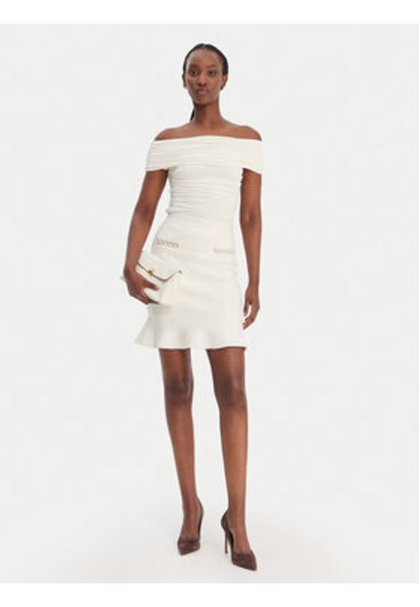 Guess Spódnica mini W6RD75 Z4422 Écru Regular Fit. Kolor: kremowy. Materiał: wiskoza