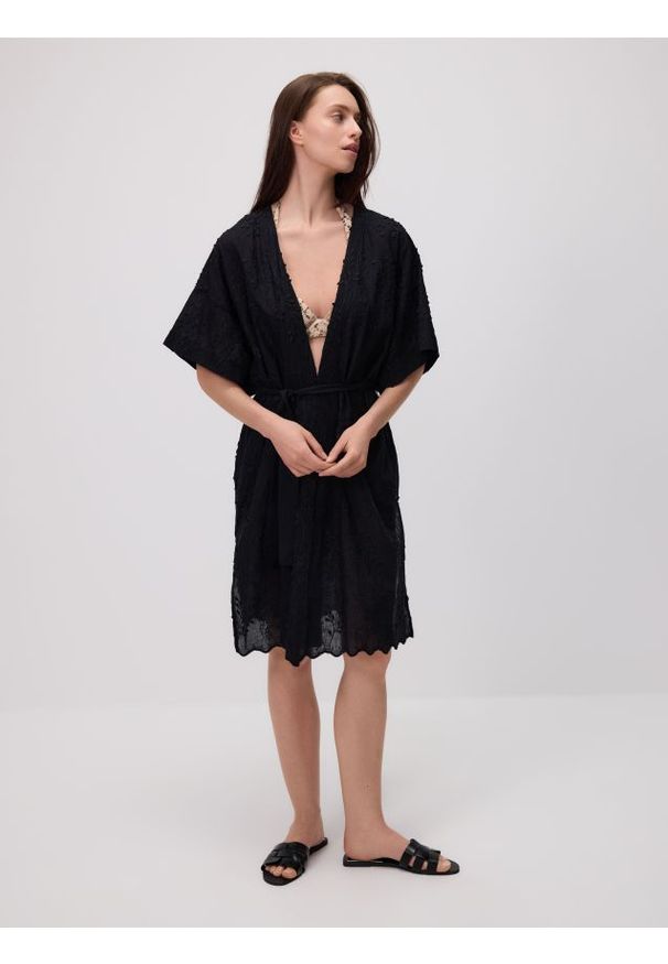 Reserved - Ponczo we wzory - czarny. Kolor: czarny. Materiał: tkanina, bawełna