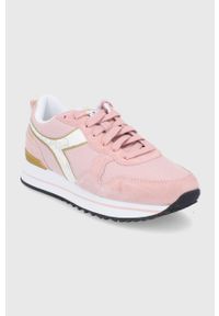 Diadora Buty kolor różowy na platformie. Nosek buta: okrągły. Zapięcie: sznurówki. Kolor: różowy. Materiał: guma. Obcas: na platformie #4