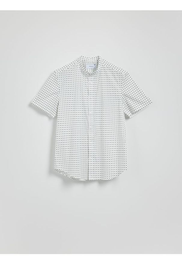 Reserved - Koszula slim fit ze stójką - biały. Typ kołnierza: kołnierzyk stójkowy. Kolor: biały. Materiał: bawełna, tkanina