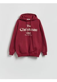 Reserved - Bluza ze świątcznym napisem - bordowy. Kolor: czerwony. Materiał: dzianina, bawełna. Wzór: napisy