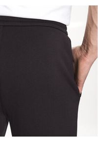 Calvin Klein Spodnie dresowe K10K111875 Czarny Regular Fit. Kolor: czarny. Materiał: dresówka, bawełna #3