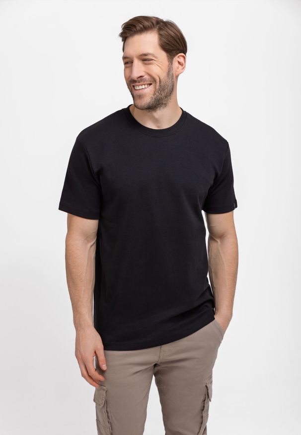 Volcano - Gładki t-shirt, Comfort Fit, T-BAS. Okazja: na co dzień. Materiał: skóra, bawełna, materiał. Długość rękawa: krótki rękaw. Długość: krótkie. Wzór: gładki. Styl: klasyczny, casual, elegancki