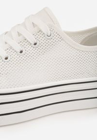 Renee - Białe Plecione Trampki na Platformie Irivana. Kolor: biały. Materiał: zamsz, jeans. Szerokość cholewki: normalna. Wzór: haft. Obcas: na platformie. Styl: sportowy, boho #4