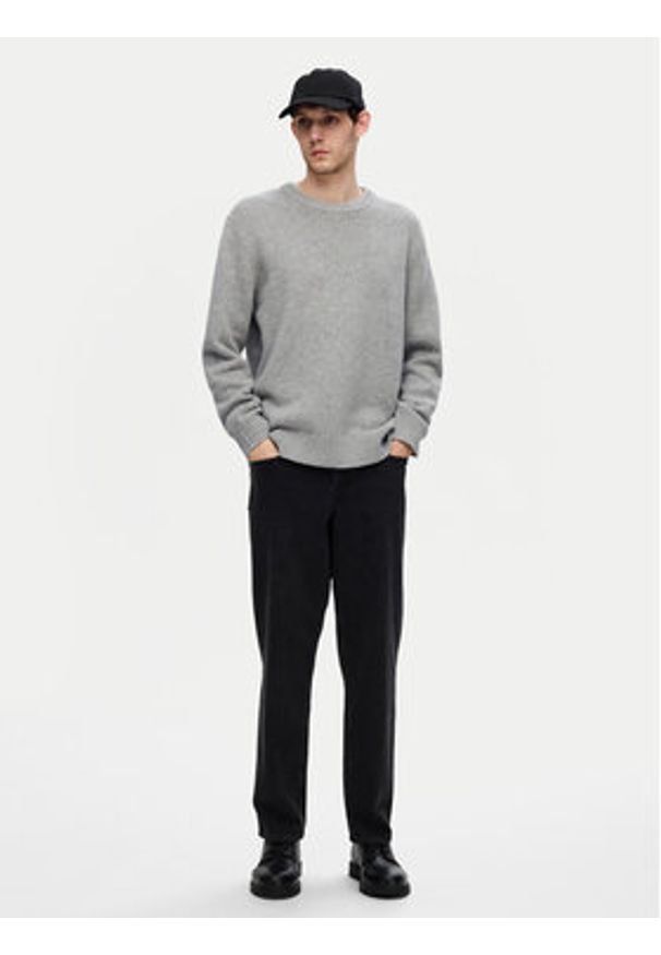 Selected Homme Sweter 16094643 Szary Regular Fit. Kolor: szary. Materiał: syntetyk