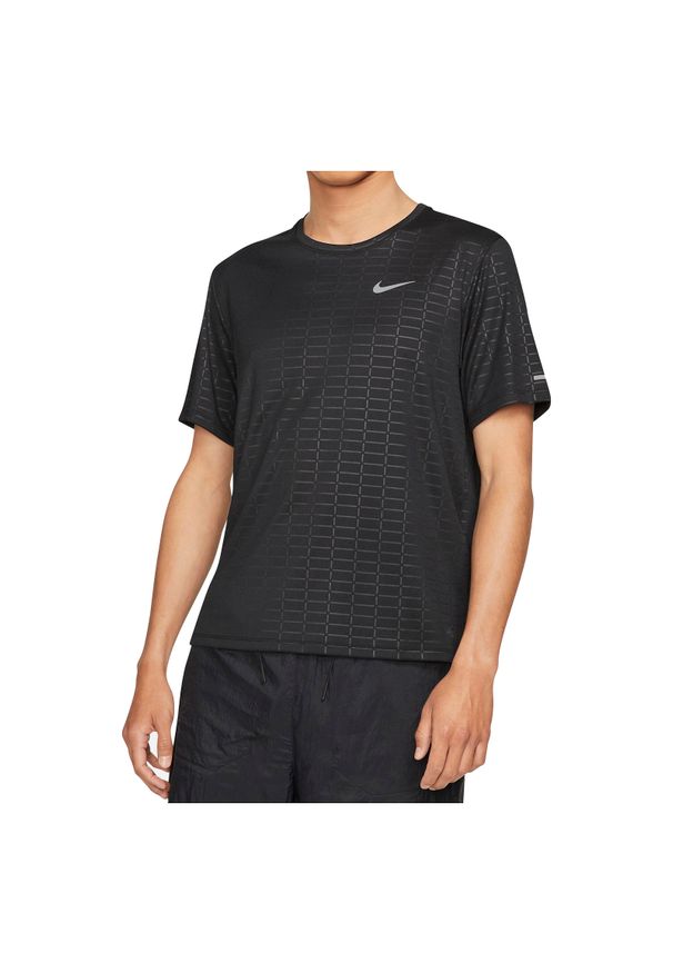 Koszulka męska do biegania Nike Run Division Miler DA1317. Materiał: materiał, poliester. Technologia: Dri-Fit (Nike). Sport: bieganie