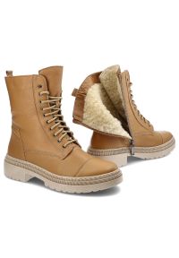 Brązowe Botki Damskie Wasak Wygodne Obuwie. Kolor: brązowy. Materiał: skóra, futro. Szerokość cholewki: normalna. Wzór: aplikacja, grochy. Obcas: na obcasie. Wysokość obcasa: niski #7