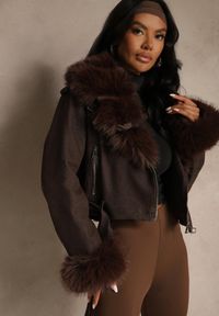 Renee - Brązowa Kurtka o Kroju Ramoneski z Ociepleniem Zdobiona Futrem Mevindana. Kolor: brązowy. Materiał: futro. Wzór: aplikacja #3