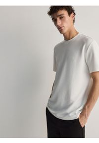 Reserved - T-shirt comfort z wiskozą - złamana biel. Materiał: wiskoza #1