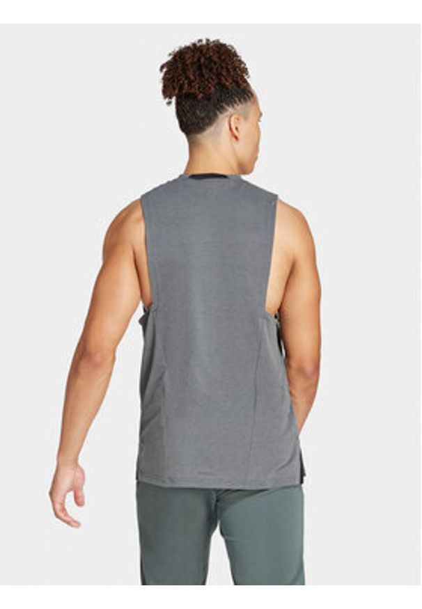 Adidas - adidas Koszulka techniczna Designed for Training IS3819 Szary Regular Fit. Kolor: szary. Materiał: syntetyk