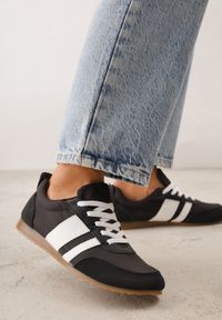 Renee - Czarne Sneakersy w Stylu Klasycznych Tenisówek z Marszczeniem z Tyłu Aiglise. Okazja: na co dzień. Kolor: czarny. Materiał: jeans #1